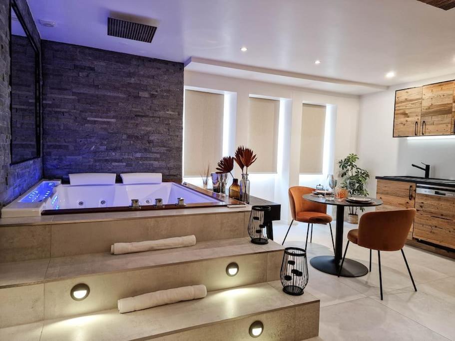 Le Enecy - Spa - Coeur Vieille Ville Annecy Zewnętrze zdjęcie